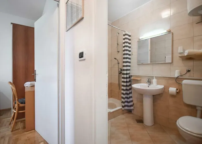 Zore Apartment *