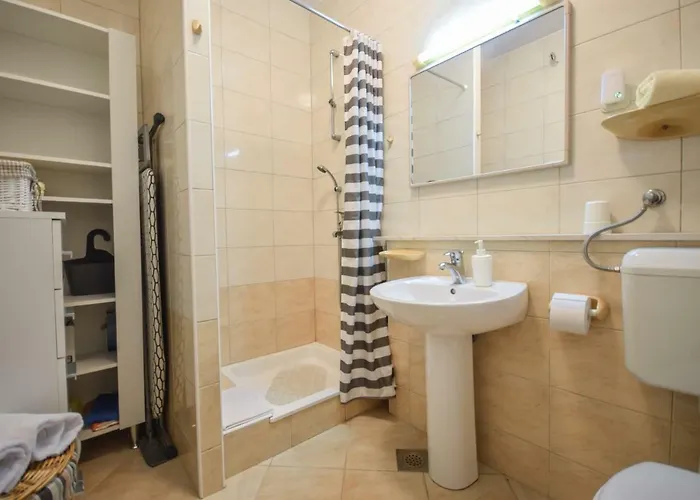 Zore Apartment *